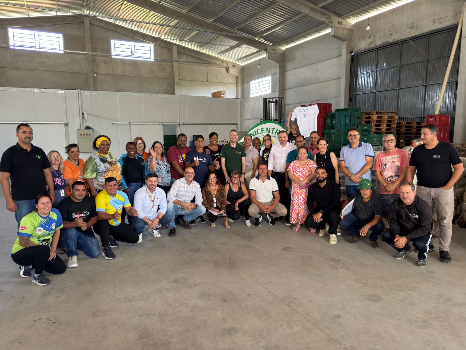 Beto Fantinel lidera entrega de alimentos para cozinhas comunitárias em Santa Maria