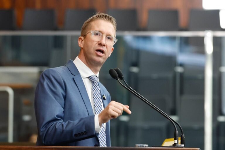 Beto Fantinel discursa no plenário